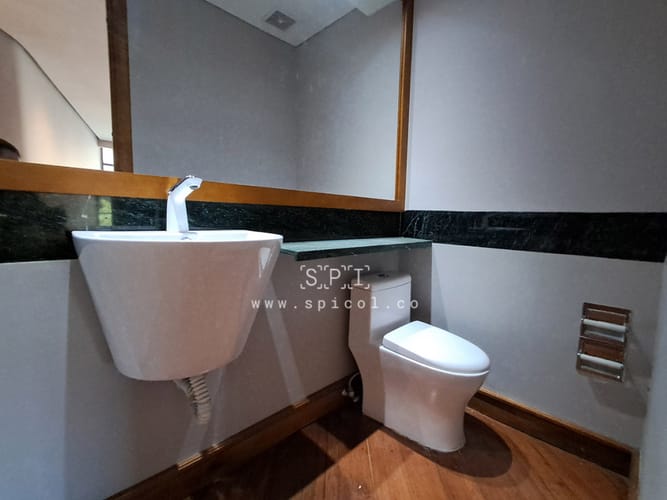 Apartamento de 2 alcobas en arriendo en El Castillo, Medellín, 180 m² · foto 21 de 24