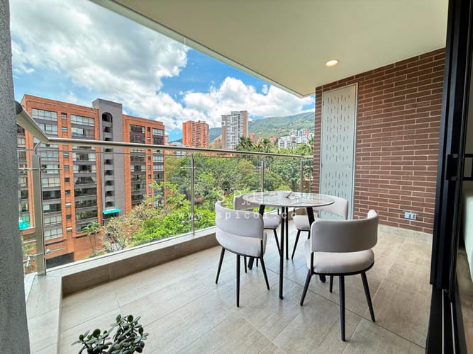 Apartamento de 2 alcobas en arriendo en Los Balsos, Medellín, 94 m² · foto 2 de 20