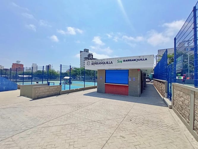 Local en arriendo en Altos De Riomar, Barranquilla, 12 m² · foto 2 de 11