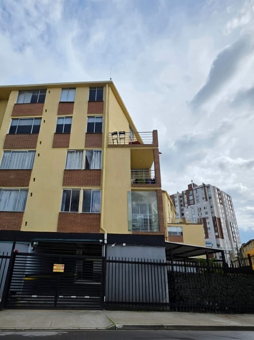 Apartamento de 3 alcobas en venta en Suba Salitre, Bogotá, 65 m² · foto 2 de 23