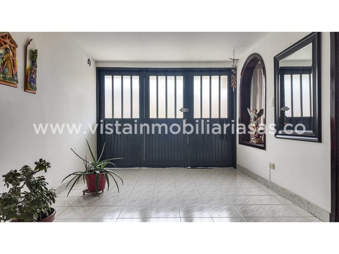 Casa de 3 alcobas en venta en Los Alcazares, Manizales, 210 m² · foto 2 de 24