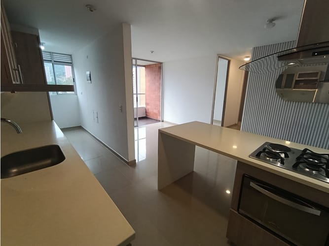Apartamento de 3 alcobas en arriendo en La Navarra, Bello, 68 m² · foto 3 de 17