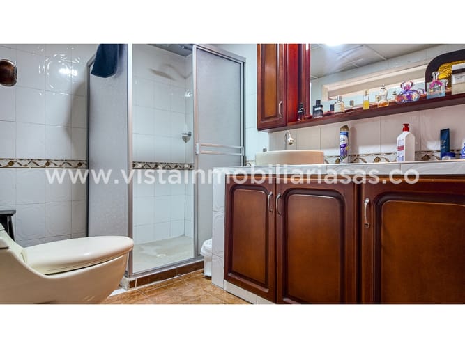 Casa de 3 alcobas en venta en Los Alcazares, Manizales, 210 m² · foto 23 de 24