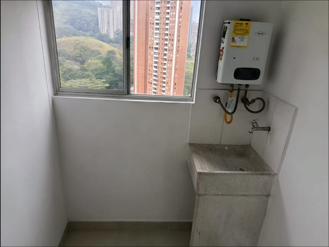 Apartamento de 3 alcobas en arriendo en Tres Esquinas, Sabaneta, 70 m² · foto 17 de 19