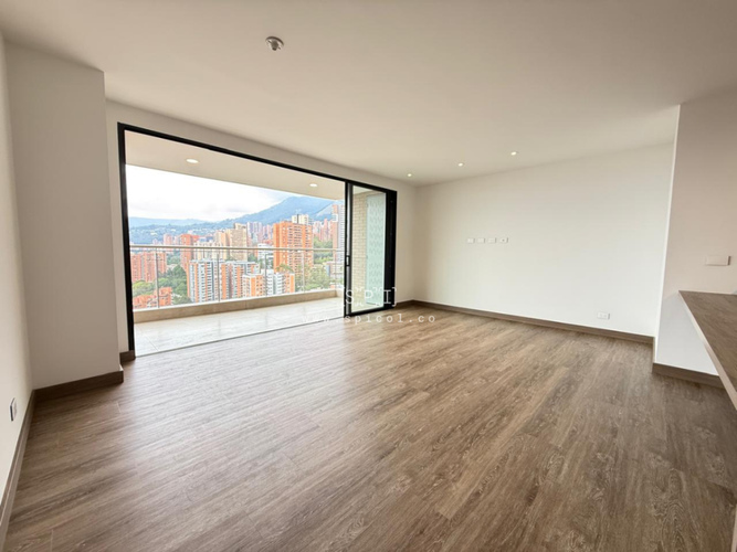 Apartamento de 2 alcobas en arriendo en Los Balsos, Medellín, 105 m² · foto 2 de 24