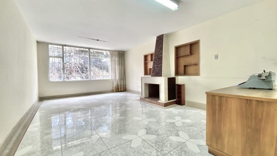Casa de 5 alcobas en venta en Comuneros, Bogotá, 351 m² · foto 4 de 17