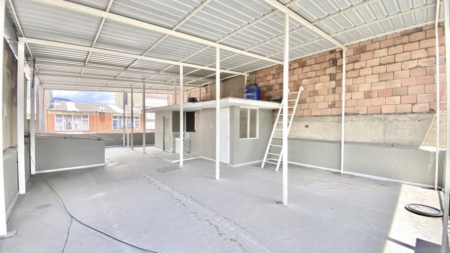 Casa de 5 alcobas en venta en Comuneros, Bogotá, 351 m² · foto 5 de 17