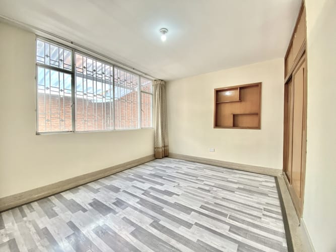 Casa de 5 alcobas en venta en Comuneros, Bogotá, 351 m² · foto 6 de 17