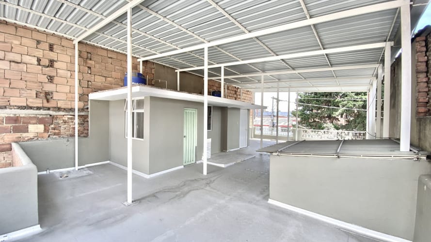 Casa de 5 alcobas en venta en Comuneros, Bogotá, 351 m² · foto 7 de 17
