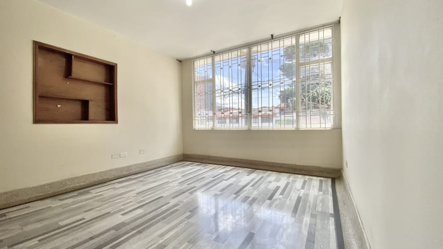 Casa de 5 alcobas en venta en Comuneros, Bogotá, 351 m² · foto 8 de 17