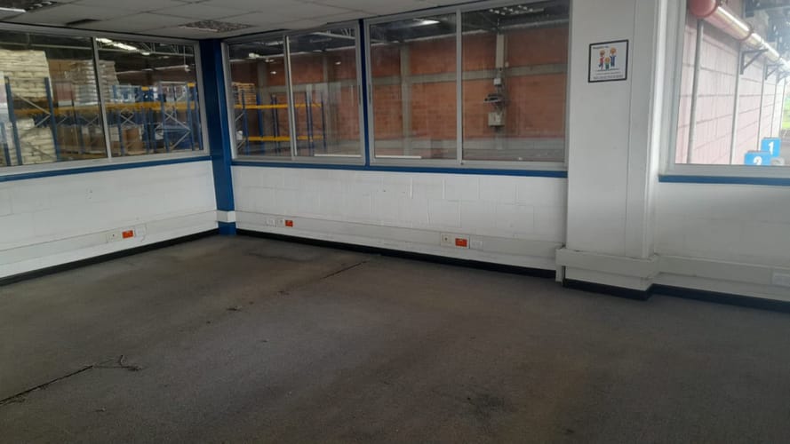 Bodega en arriendo en Boyero, Madrid, 2550 m² · foto 5 de 23