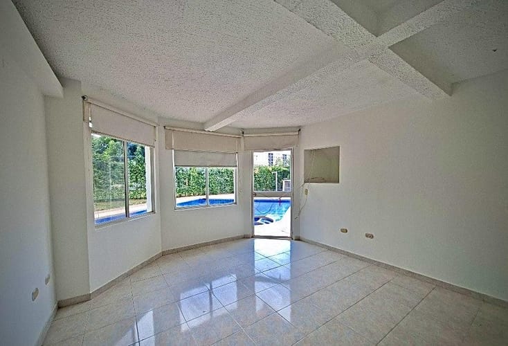 Casa de 4 alcobas en venta en Ricaurte, 208 m² · foto 4 de 6