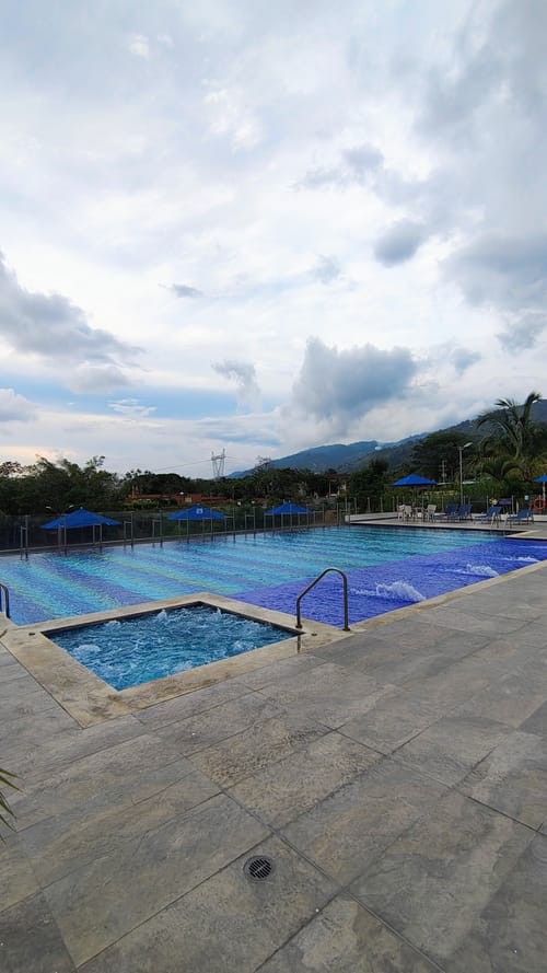 Apartamento de 3 alcobas en venta en Abadías, Floridablanca, 86 m² · foto 2 de 12
