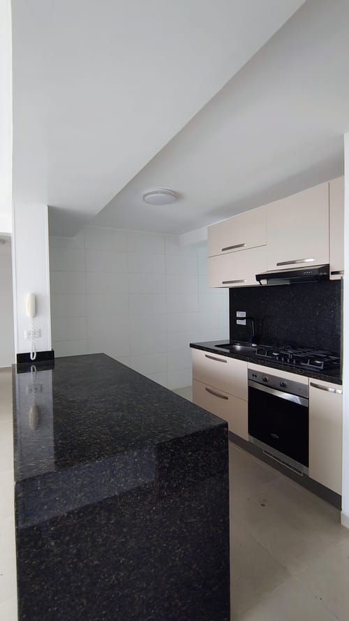 Apartamento de 3 alcobas en venta en Abadías, Floridablanca, 86 m² · foto 4 de 12