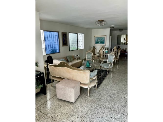 Casa de 4 alcobas en venta en El Tabor, Barranquilla, 341 m² · foto 2 de 10