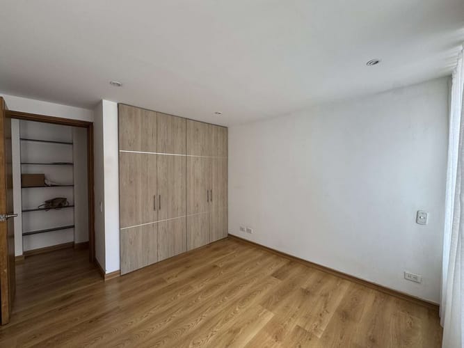 Apartamento de 1 alcoba en arriendo en Chicó Navarra, Bogotá, 51 m² · foto 7 de 9