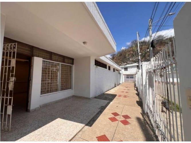 Casa de 6 alcobas en venta en Los Alcazares, Santa Marta, 350 m² · foto 3 de 24
