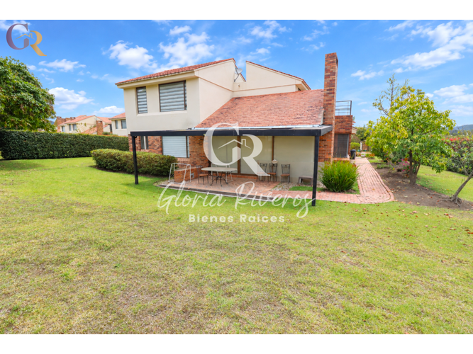 Casa de 3 alcobas en arriendo en Rozo, Cota, 254 m² · foto 2 de 24