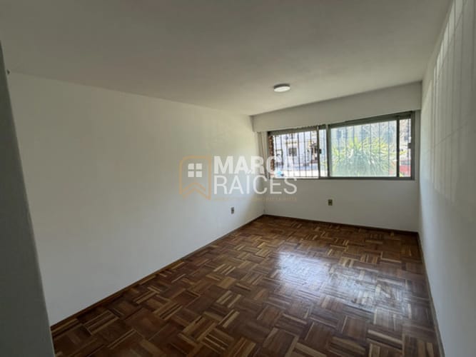 Alquiler Apartamento 1 Dormitorio planta baja. Pocitos, Montevideo · Foto 2
