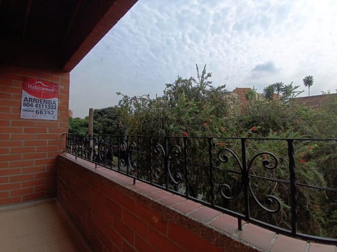 Apartamento de 3 alcobas en arriendo en Florida Nueva, Medellín, 90 m² · foto 3 de 11