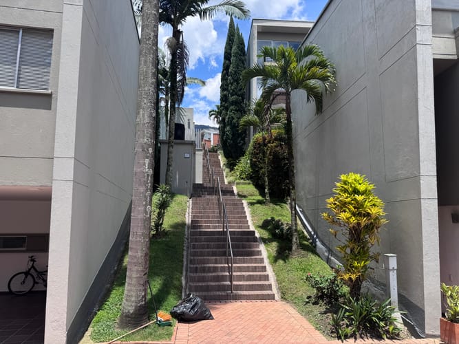 Casa de 4 alcobas en venta en El Poblado, Medellín, 204 m² · foto 3 de 24