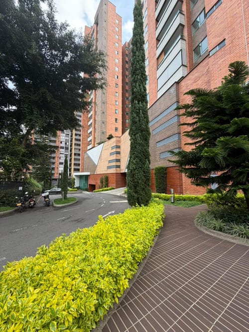 Apartamento de 3 alcobas en venta en Loma Del Esmeraldal, Envigado, 116 m² · foto 1 de 24