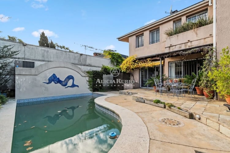 CASA CON PISCINA DE 690 M DE TERRENO EN MIRAFLORES PROXIMO A RIVERA, CARRASCO · Foto 2