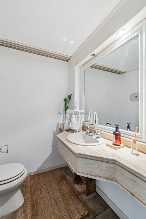 CASA CON PISCINA DE 690 M DE TERRENO EN MIRAFLORES PROXIMO A RIVERA, CARRASCO · Foto 8