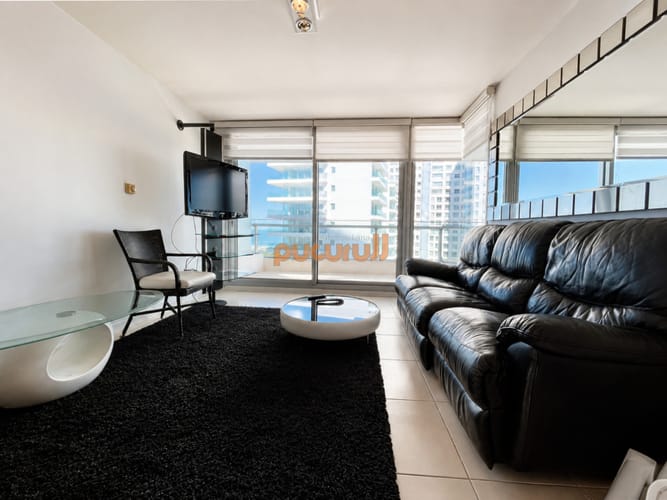 Apartamento de 2 Dormitorios a metros del mar y torre moderna, playa Mansa, Punta del Este · Foto 2