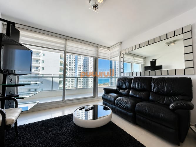 Apartamento de 2 Dormitorios a metros del mar y torre moderna, playa Mansa, Punta del Este · Foto 3