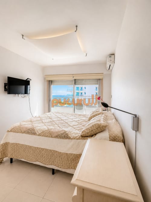 Apartamento de 2 Dormitorios a metros del mar y torre moderna, playa Mansa, Punta del Este · Photo 7