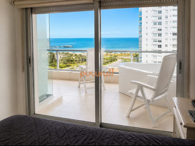 Apartamento de 2 Dormitorios a metros del mar y torre moderna, playa Mansa, Punta del Este · Photo 8