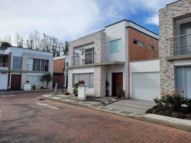 $950.000.000 en Condominio Heliconias