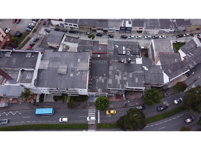 Edificio en venta en Avenida Santander, Manizales, 594 m² · foto 2 de 24