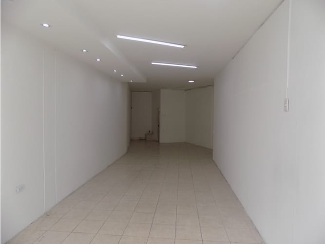 Local en venta en Guayacanes, Manizales, 47 m² · foto 2 de 3