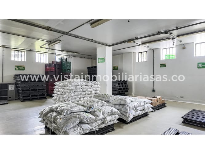 Edificio en venta en La Arboleda, Manizales, 1676 m² · foto 3 de 7
