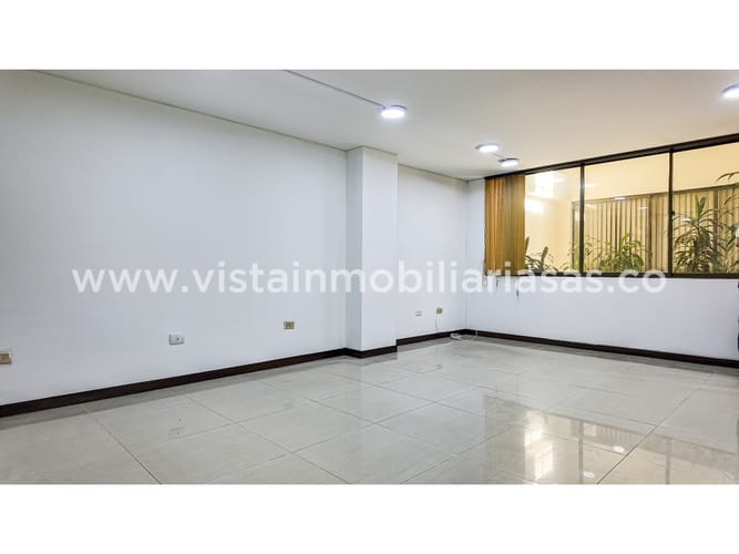 Oficina en arriendo en El Centro, Manizales, 27 m² · foto 2 de 5