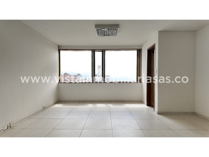 Oficina en arriendo en El Centro, Manizales, 32 m² · foto 2 de 5
