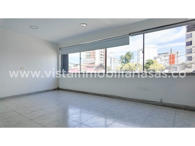 Oficina en arriendo en Avenida Santander, Manizales, 27 m² · foto 2 de 9