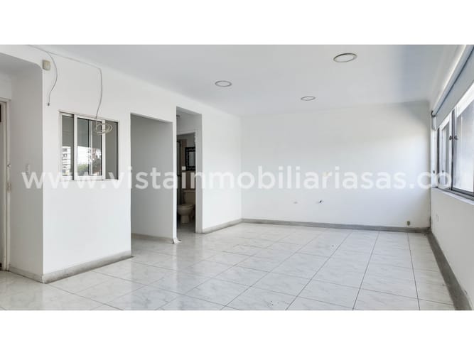 Oficina en arriendo en Avenida Santander, Manizales, 27 m² · foto 4 de 9