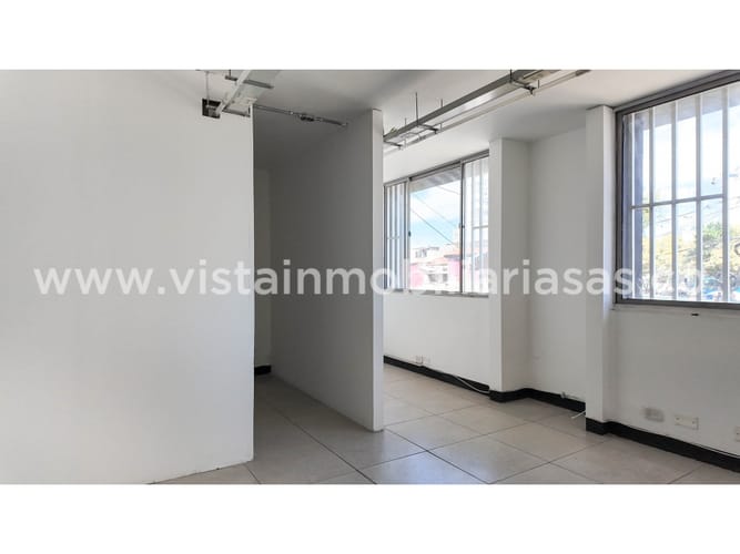 Oficina en arriendo en Avenida Santander, Manizales, 27 m² · foto 2 de 6