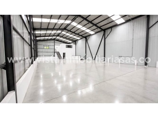 Bodega en venta en Malteria, Manizales, 730 m² · foto 2 de 4