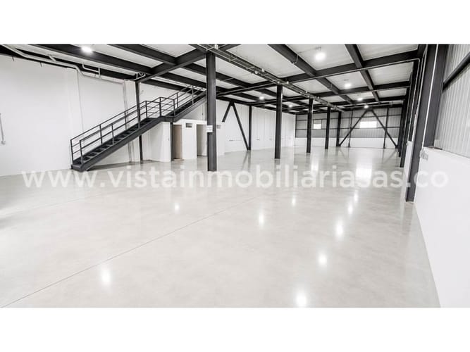 Bodega en venta en Malteria, Manizales, 730 m² · foto 3 de 4