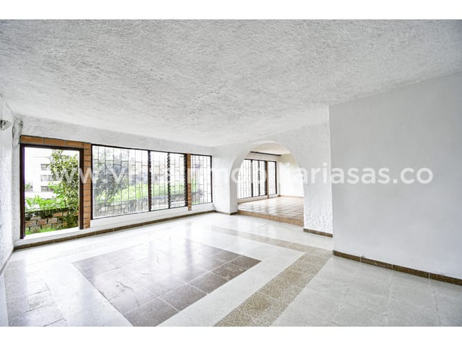 Apartaestudio en venta en La Francia, Manizales, 168 m² · foto 2 de 13