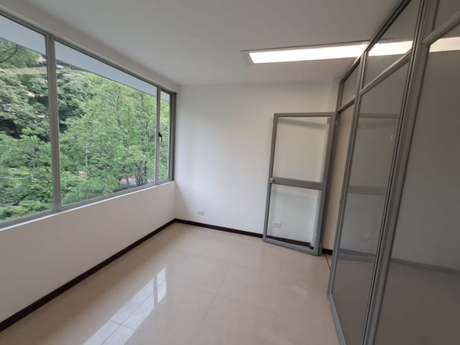 Oficina en arriendo en Villa Carlota, Medellín, 45 m² · foto 2 de 14