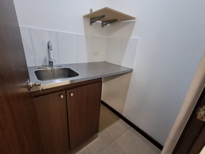 Oficina en arriendo en Villa Carlota, Medellín, 45 m² · foto 8 de 14