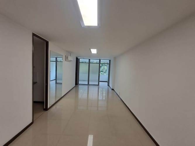 Oficina en arriendo en Villa Carlota, Medellín, 45 m² · foto 9 de 14