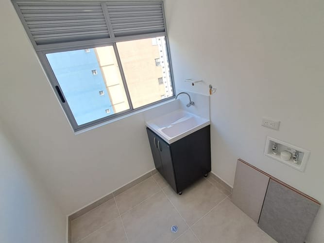 Apartamento de 2 alcobas en arriendo en Ciudad Del Río, Medellín, 72 m² · foto 3 de 14