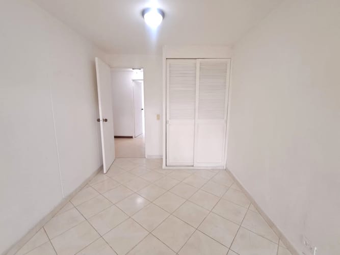 Apartamento de 2 alcobas en arriendo en La Almeria, Medellín, 48 m² · foto 3 de 13