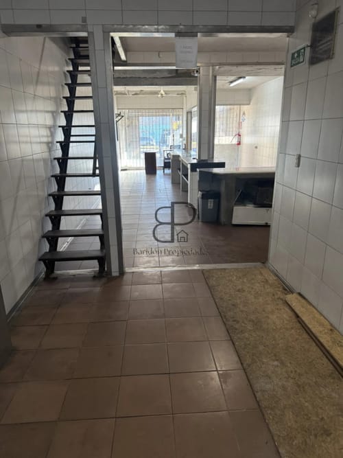 Alquiler Local Comercial 98m2 Mercado Modelo · Foto 2